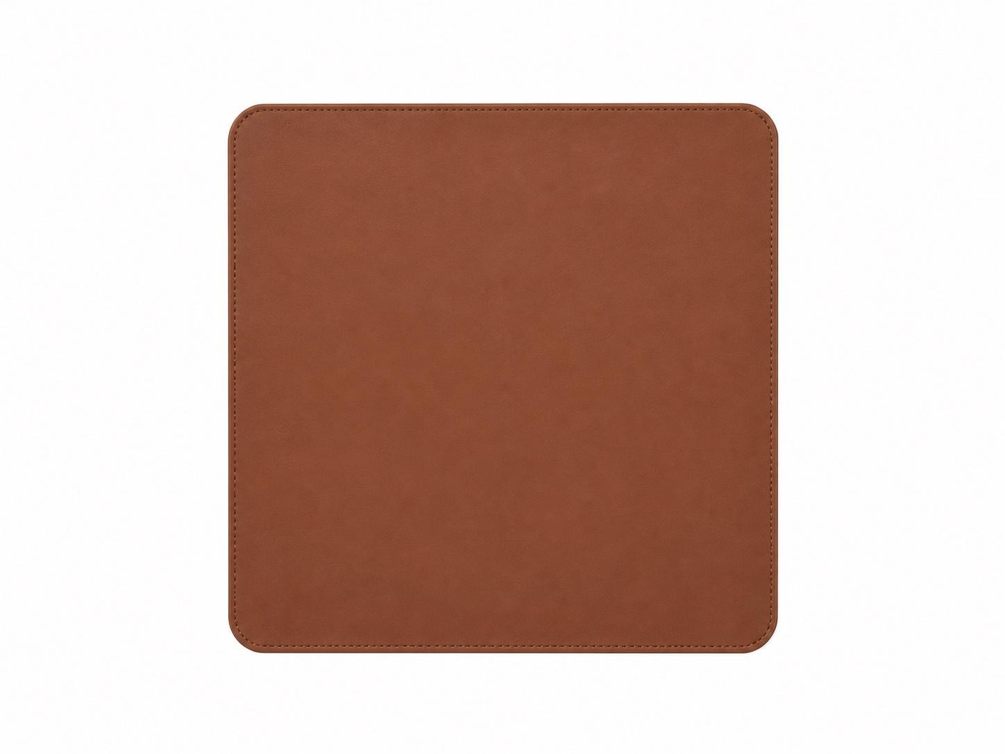 Kožená podložka pod myš Deskhide 25 × 25 cm, barva Cognac