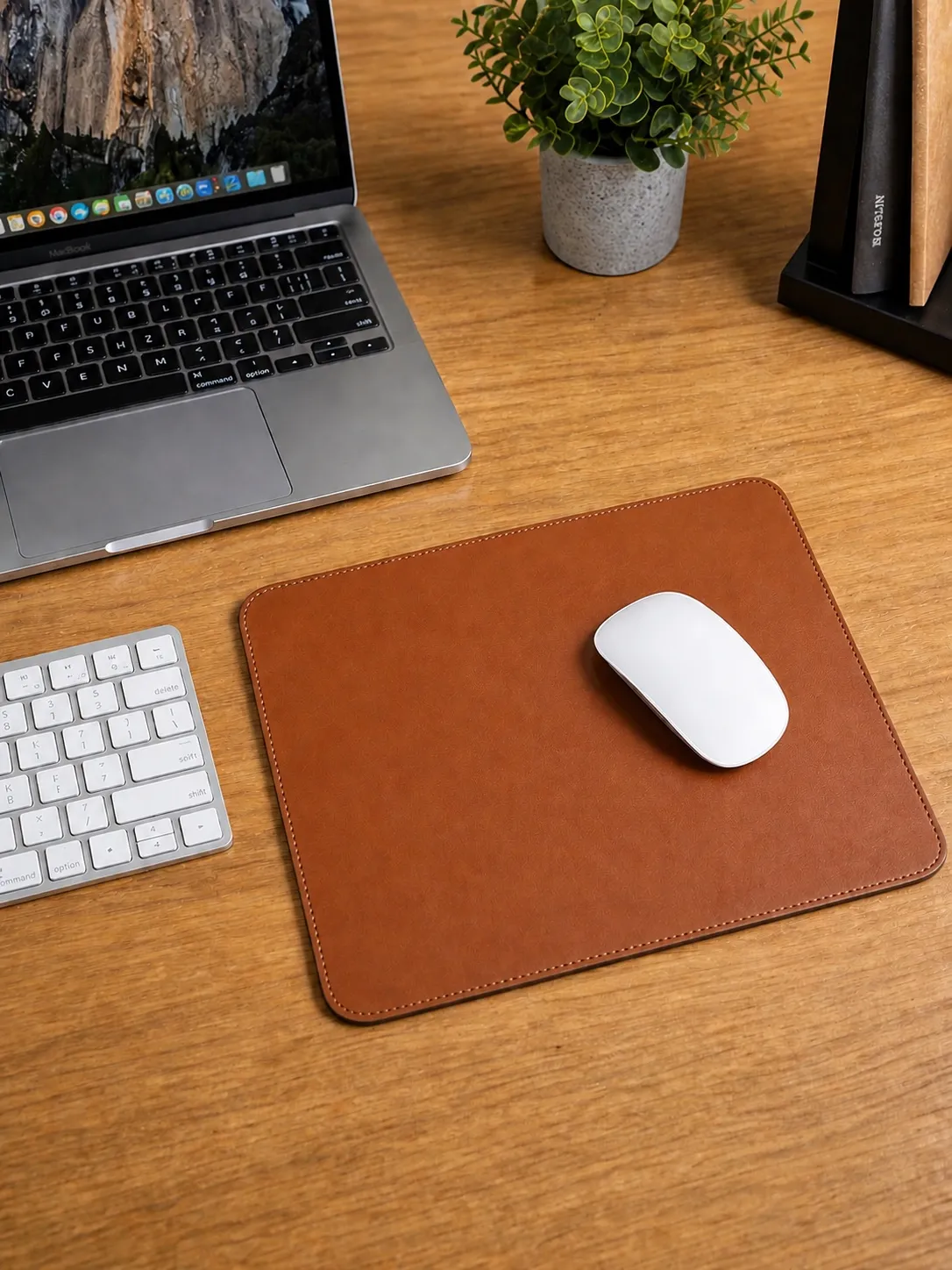 Kožená podložka pod myš Deskhide 25 × 25 cm, barva Cognac – fotografie 2